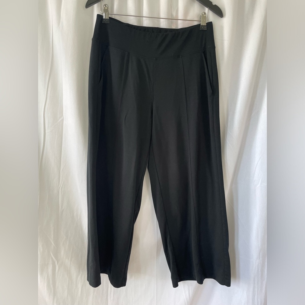 Athleta Stella wide crop. Size M